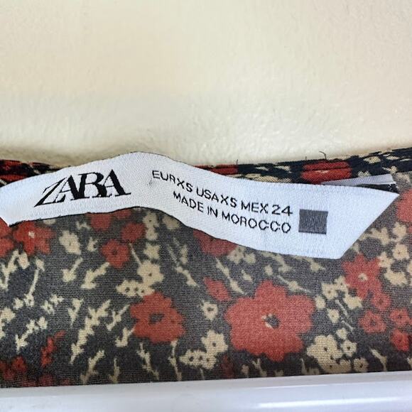 Zara Women's Floral Print A-Line Ruched Front‎ Ruffle Hem Blouse Size XS - Picture 8 of 9